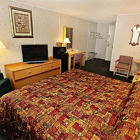 National 9 Inn Showboat Casper Room photo